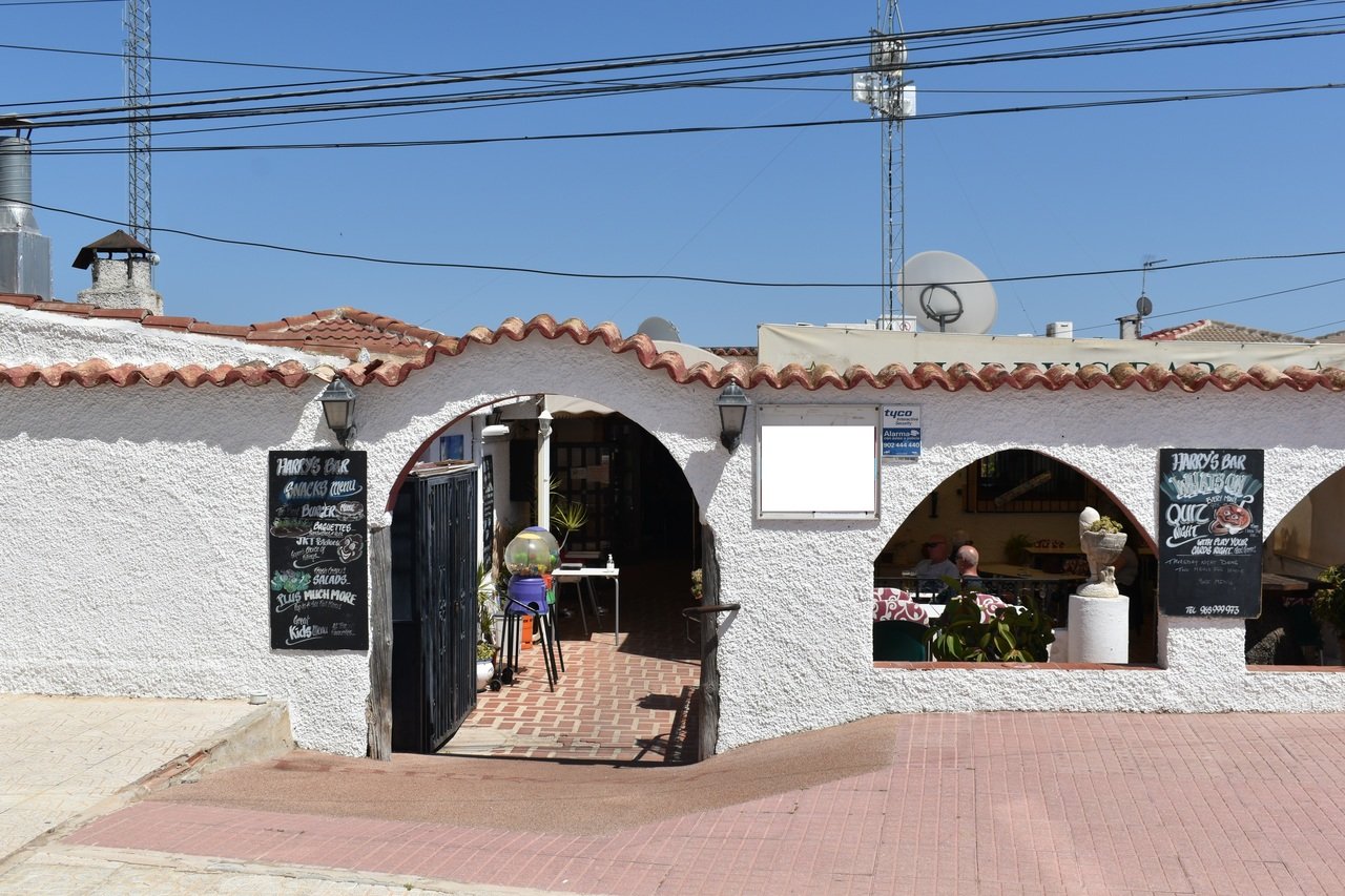 2 Bath Commercial in Ciudad Quesada - Caza De Casa