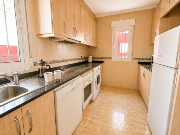 3 Bedroom 2 Bathroom Villa in El Carmoli - Caza De Casa