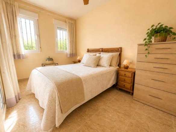 3 Bedroom 2 Bathroom Villa in El Carmoli - Caza De Casa