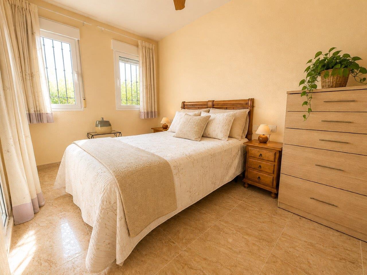 3 Bedroom 2 Bathroom Villa in El Carmoli - Caza De Casa