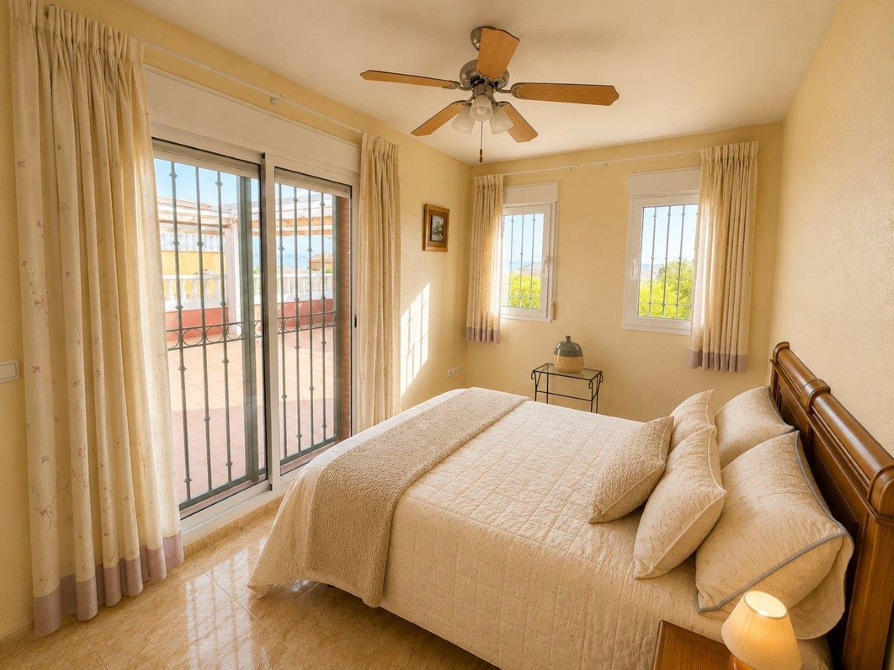 3 Bedroom 2 Bathroom Villa in El Carmoli - Caza De Casa