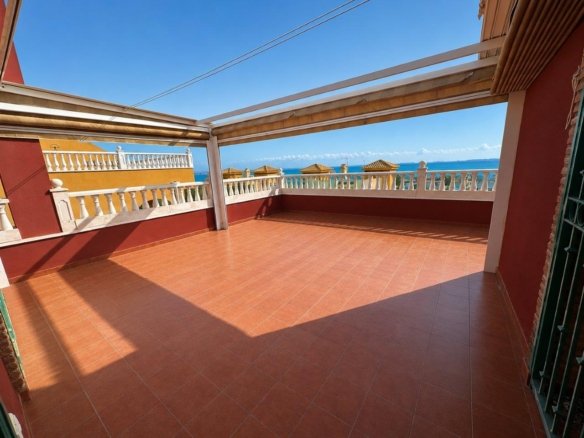 3 Bedroom 2 Bathroom Villa in El Carmoli - Caza De Casa