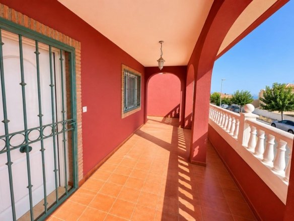 3 Bedroom 2 Bathroom Villa in El Carmoli - Caza De Casa