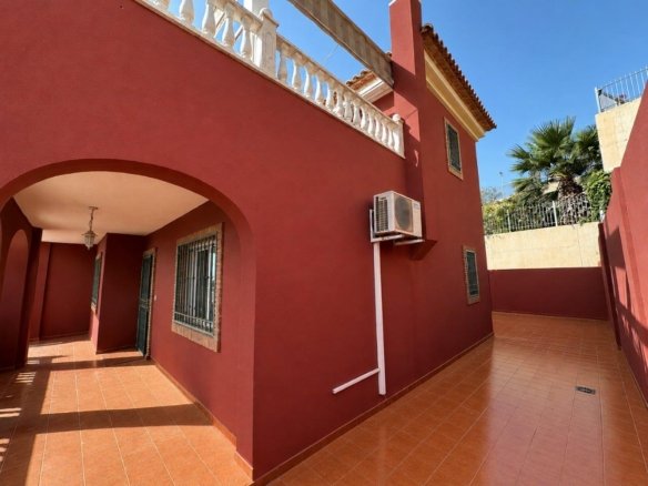 3 Bedroom 2 Bathroom Villa in El Carmoli - Caza De Casa