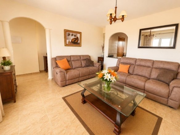 3 Bedroom 2 Bathroom Villa in El Carmoli - Caza De Casa