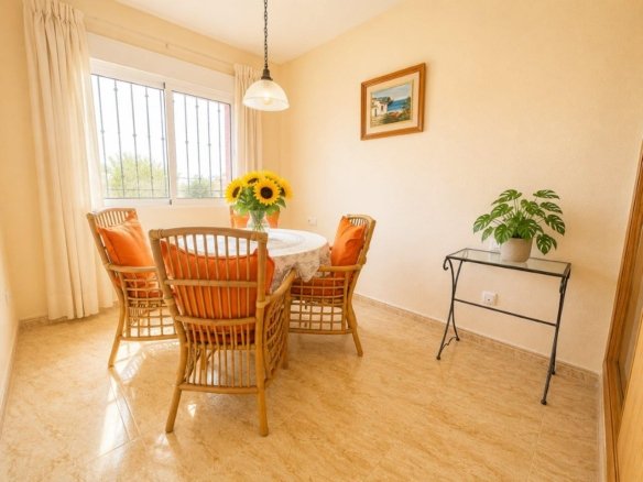 3 Bedroom 2 Bathroom Villa in El Carmoli - Caza De Casa