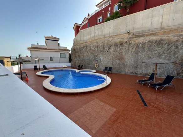 3 Bedroom 2 Bathroom Villa in El Carmoli - Caza De Casa