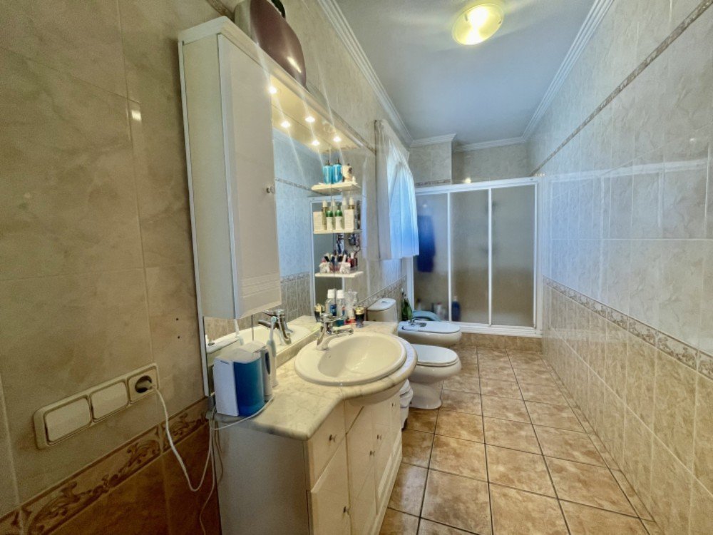 En-suite-bathroom-CSH4 4 Bedroom 3 Bathroom Villa in Ciudad Quesada - Caza De Casa