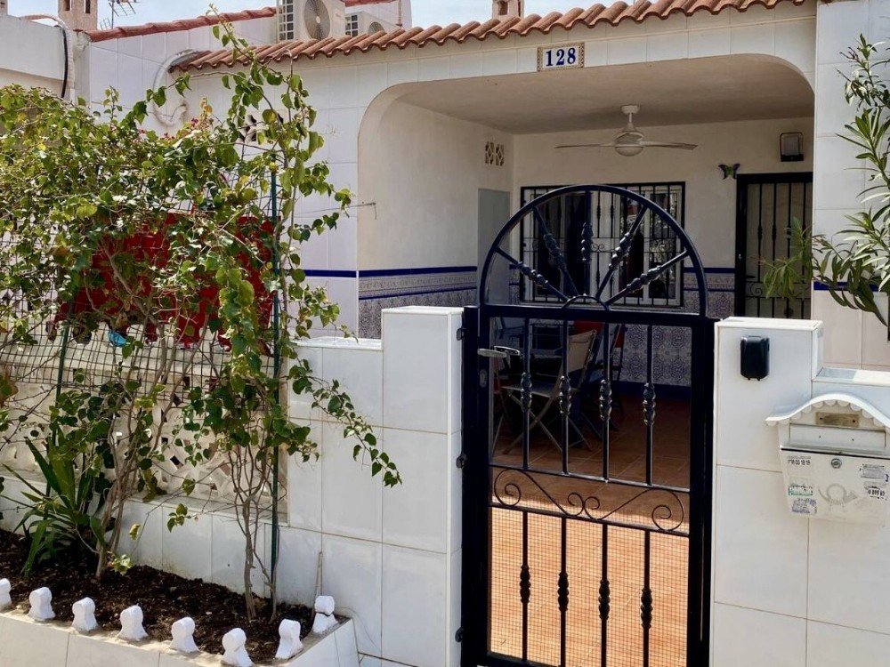 2 Bed 1 Bath Town House in Torrevieja - Caza De Casa