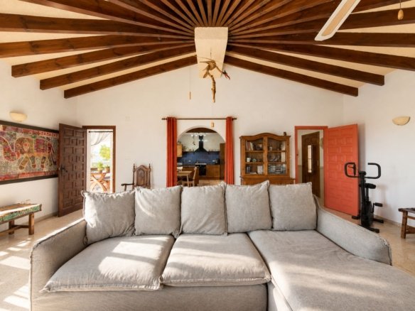 4 Bedroom 4 Bathroom villa in Callosa de Ensarriá - Caza De Casa