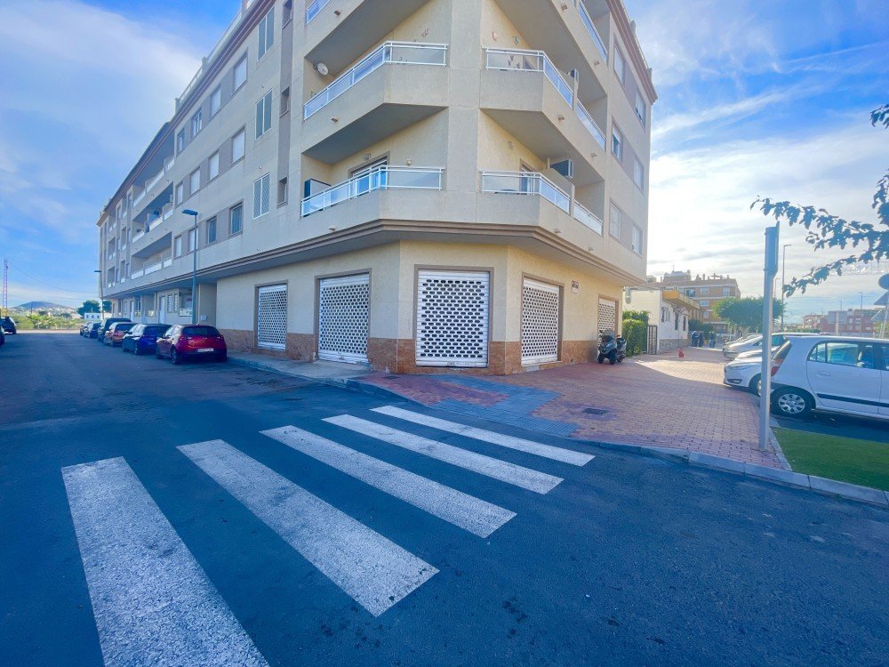 3 Bath Commercial in Formentera del Segura - Caza De Casa