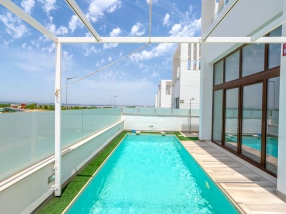 4 Bed 3 Bath Villa in Torrevieja - Caza De Casa