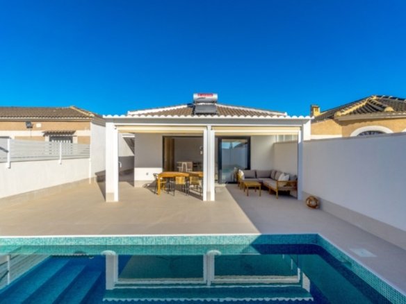 3 Bedroom 2 Bathroom Villa in Torrevieja - Caza De Casa