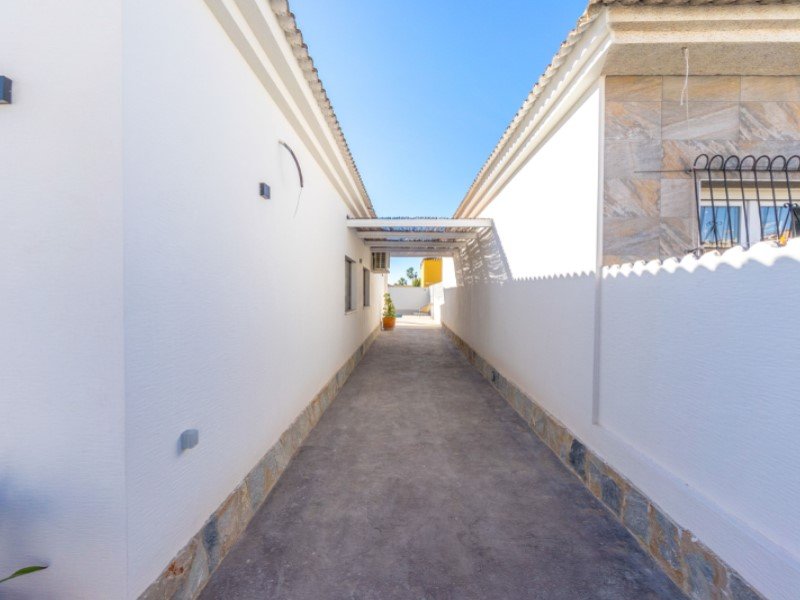 3 Bedroom 2 Bathroom Villa in Torrevieja - Caza De Casa