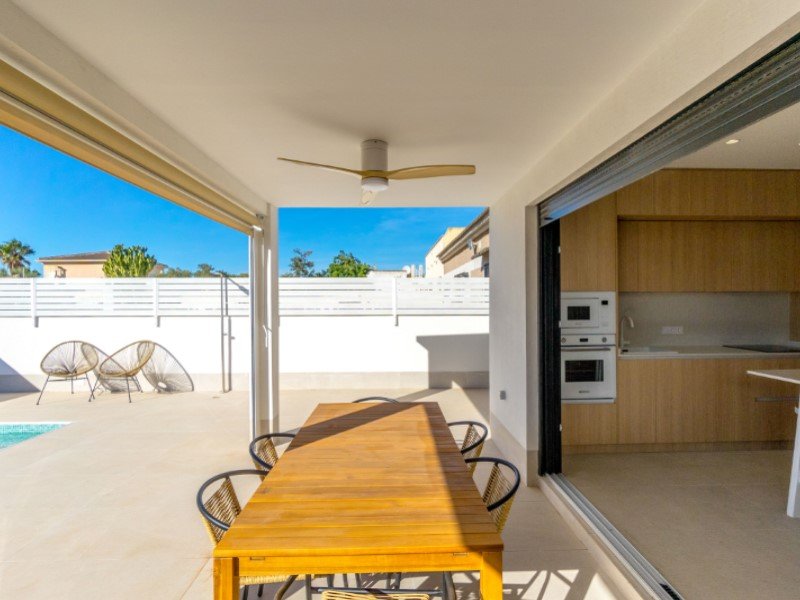 3 Bedroom 2 Bathroom Villa in Torrevieja - Caza De Casa