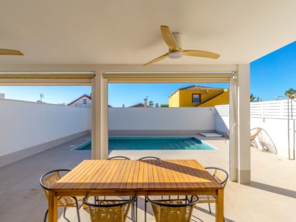 3 Bedroom 2 Bathroom Villa in Torrevieja - Caza De Casa