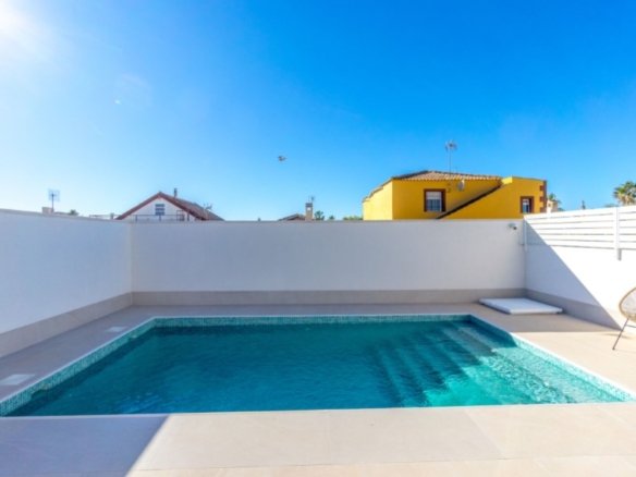 3 Bedroom 2 Bathroom Villa in Torrevieja - Caza De Casa