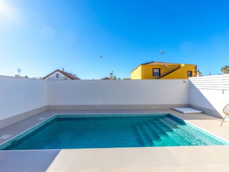 3 Bedroom 2 Bathroom Villa in Torrevieja - Caza De Casa