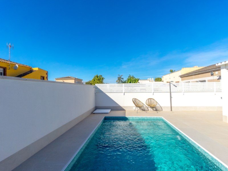 3 Bedroom 2 Bathroom Villa in Torrevieja - Caza De Casa
