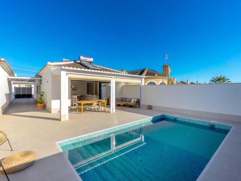 3 Bedroom 2 Bathroom Villa in Torrevieja - Caza De Casa