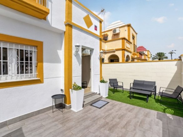 3 Bedroom 1 Bathroom Town House in Torrevieja - Caza De Casa