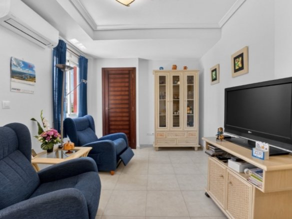 4 Bedroom 3 Bathroom Town House in Torrevieja - Caza De Casa