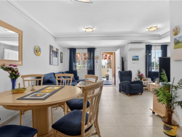 4 Bedroom 3 Bathroom Town House in Torrevieja - Caza De Casa