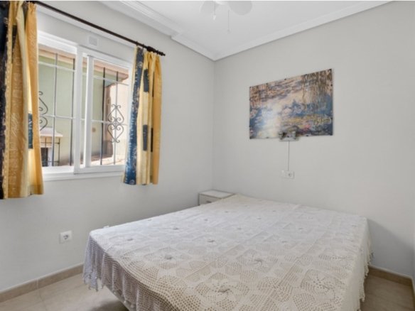 4 Bedroom 3 Bathroom Town House in Torrevieja - Caza De Casa
