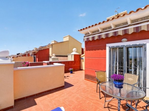 4 Bedroom 3 Bathroom Town House in Torrevieja - Caza De Casa