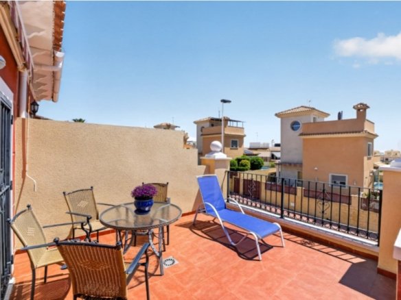4 Bedroom 3 Bathroom Town House in Torrevieja - Caza De Casa
