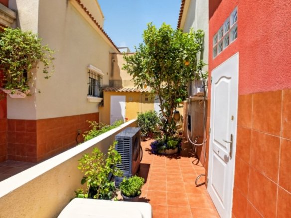 4 Bedroom 3 Bathroom Town House in Torrevieja - Caza De Casa