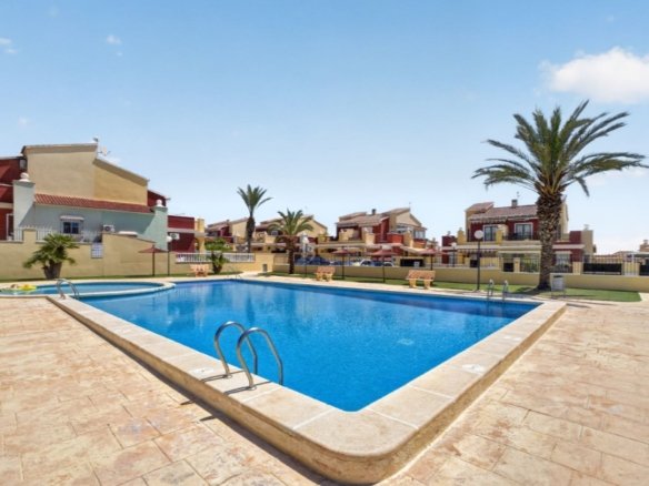 4 Bedroom 3 Bathroom Town House in Torrevieja - Caza De Casa