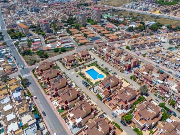 4 Bedroom 3 Bathroom Town House in Torrevieja - Caza De Casa