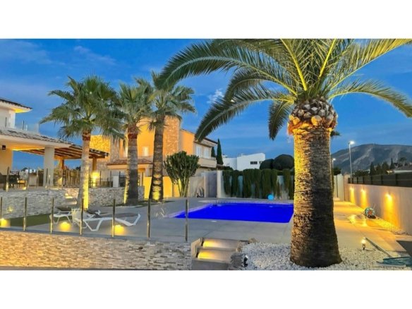4 Bed 3 Bath Villa in Alfas del Pi - Caza De Casa