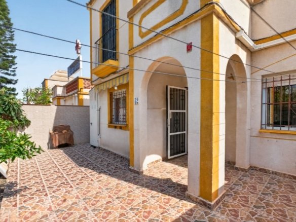3 Bedroom 2 Bathroom Town House in Torrevieja - Caza De Casa