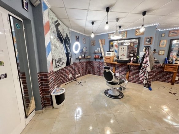 Commercial in Guardamar del Segura - Caza De Casa