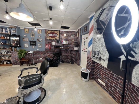 Commercial in Guardamar del Segura - Caza De Casa