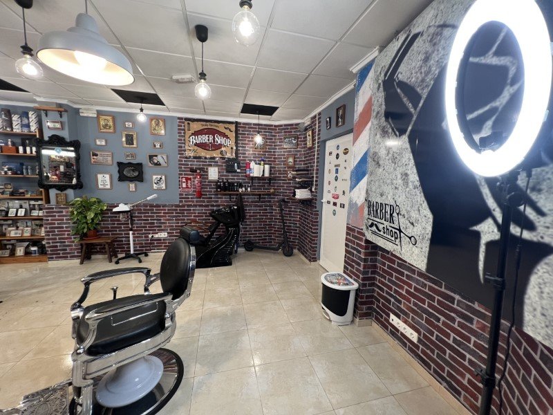 Commercial in Guardamar del Segura - Caza De Casa