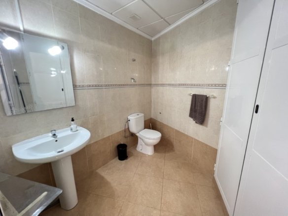 Commercial in Guardamar del Segura - Caza De Casa