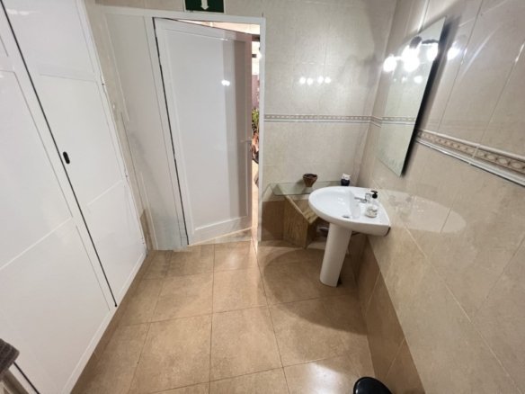 Commercial in Guardamar del Segura - Caza De Casa
