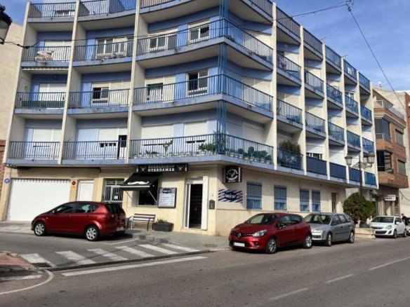 Commercial in Guardamar del Segura - Caza De Casa