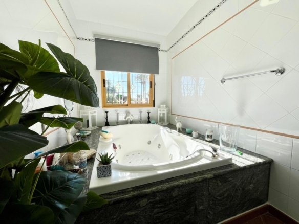 3 Bedroom 3 Bathroom Country House in Fortuna - Caza De Casa