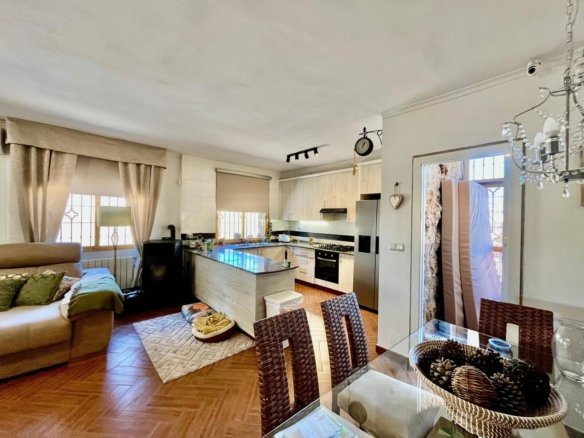 3 Bedroom 3 Bathroom Country House in Fortuna - Caza De Casa