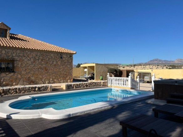 3 Bedroom 3 Bathroom Country House in Fortuna - Caza De Casa