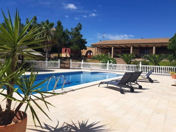 4 Bedroom 4 Bathroom Villa in El Esparragal - Caza De Casa