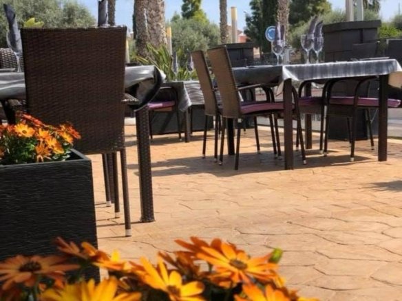 Commercial in Guardamar del Segura - Caza De Casa