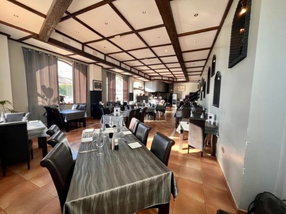 Commercial in Guardamar del Segura - Caza De Casa