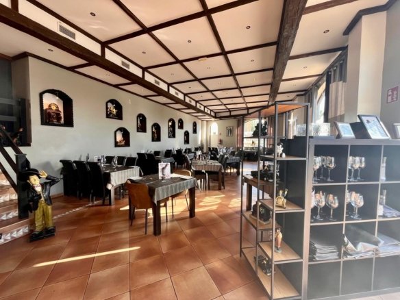 Commercial in Guardamar del Segura - Caza De Casa
