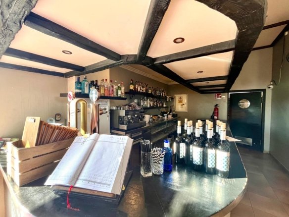 Commercial in Guardamar del Segura - Caza De Casa
