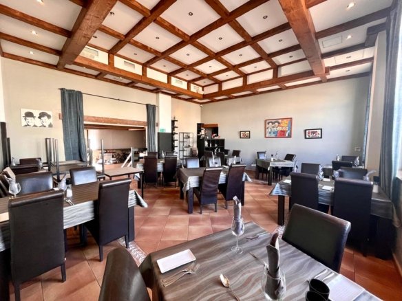 Commercial in Guardamar del Segura - Caza De Casa